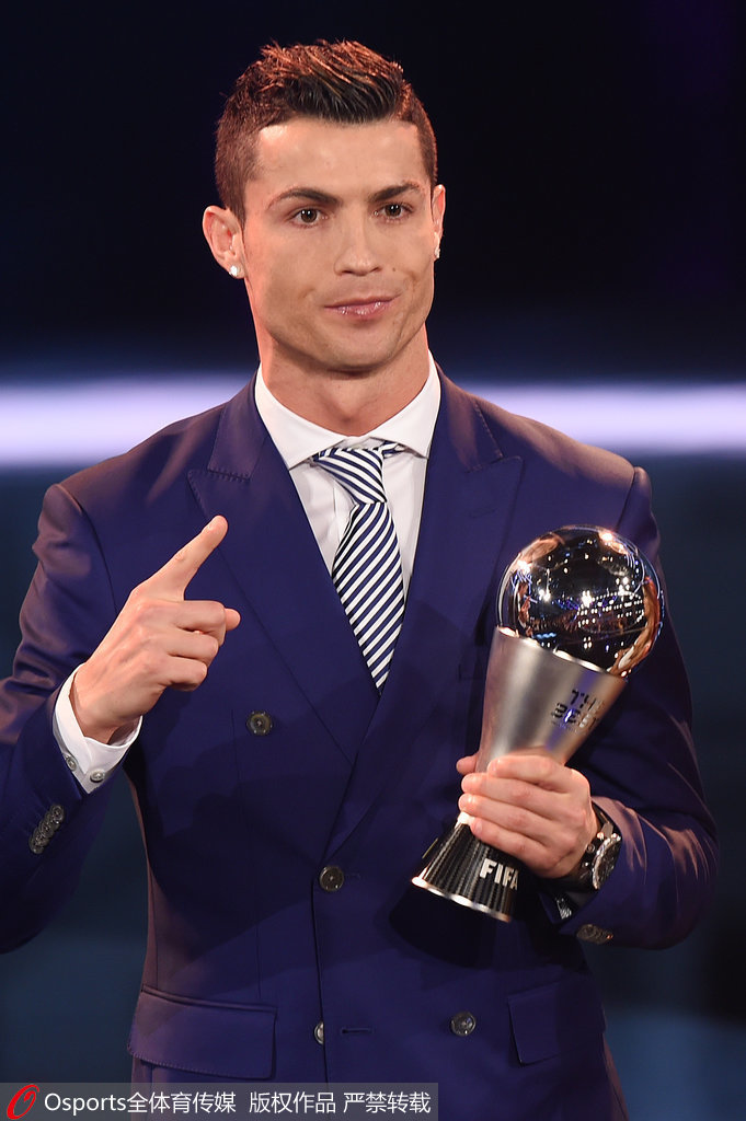 安东尼：我们的目标是进入欧联杯决赛，梦想再披巴西队战袍（安东尼：剑指欧联杯决赛，憧憬重返巴西国家队）