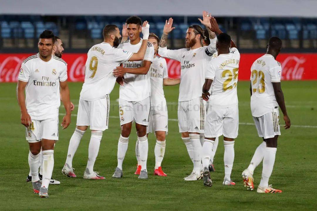 张外龙：曾跟球迷承诺一定会回到重庆；跪谢最努力的球员们