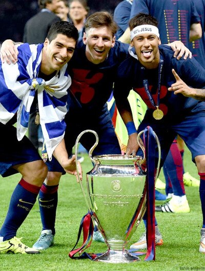 萨拉赫缺席欧冠名单后晒训练照，卡拉格发文力挺利物浦（萨拉赫无缘欧冠名单后晒训练照，卡拉格发文声援利物浦）