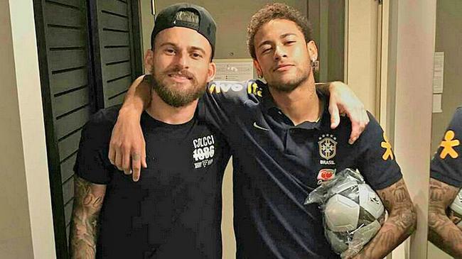 伊涅斯塔：会想念踢球的时光；进巴萨一线后每天都会观察哈维（伊涅斯塔：会怀念踢球的岁月，升入巴萨一队后每天都在观察哈维）