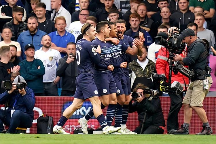 马克莱莱选前队友各项能力最佳：右脚选菲戈，球商选齐达内（马克莱莱评昔日队友之最：右脚选菲戈，球商选齐达内）