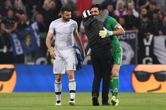 李金羽：中国足球前一段已经掉冰窟窿里了，目前处于恢复期（李金羽：此前中国足球跌入低谷，如今正处于恢复阶段）