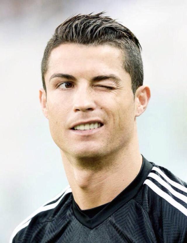 斯基拉：DV9续约的唯一可能是接受3-4年合同，年薪600-800万（斯基拉：DV9续约需签3-4年合约，年薪600-800万为唯一方案）