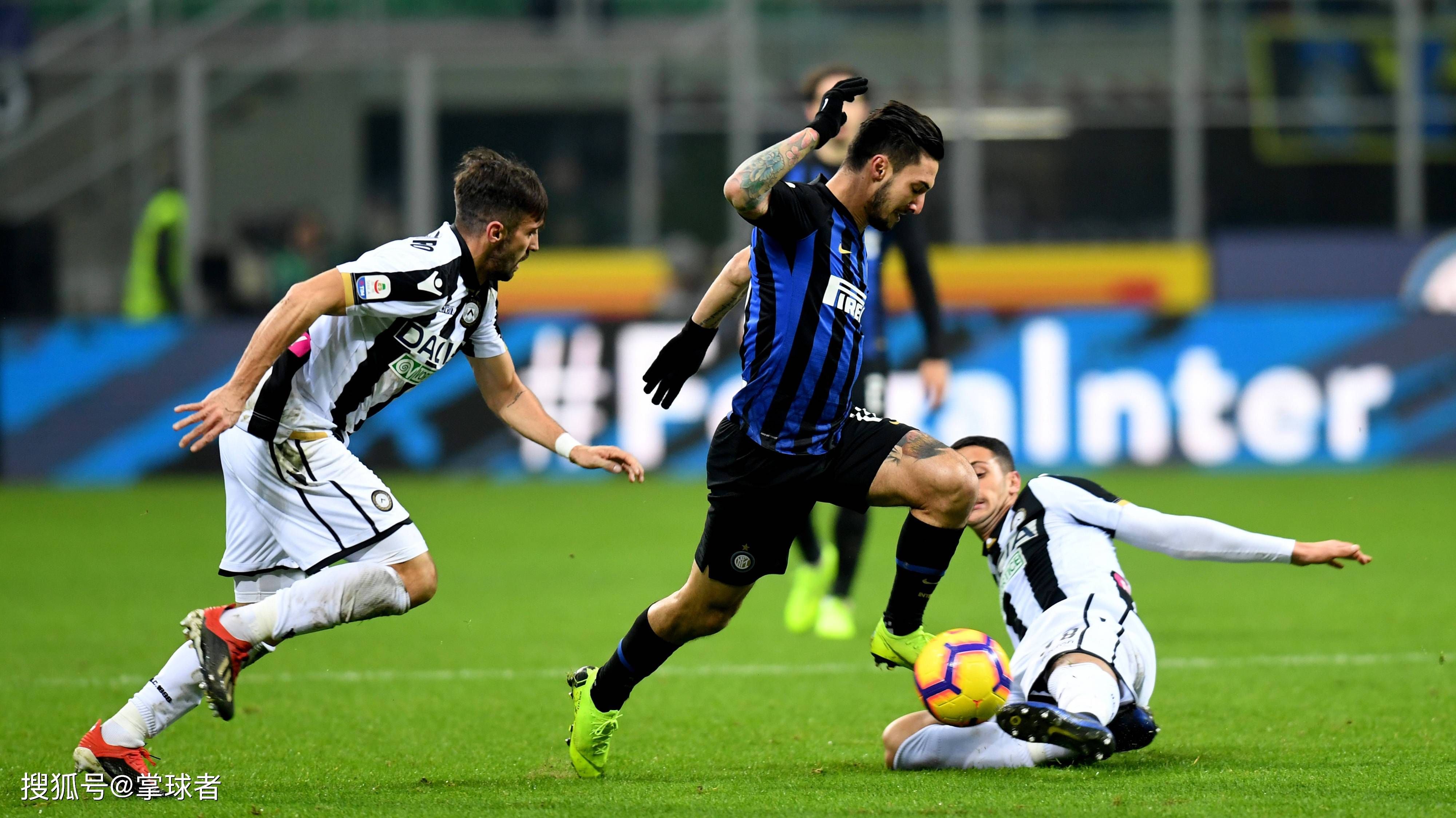 记者：于帕在穆西亚拉等3人续约后改变了自己的续约诉求（记者：穆西亚拉等三人完成续约后，于帕调整了自己的续约要求）