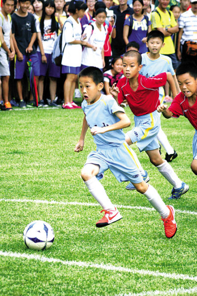 奇克助米兰反败为胜（奇克建功助米兰逆转取胜）