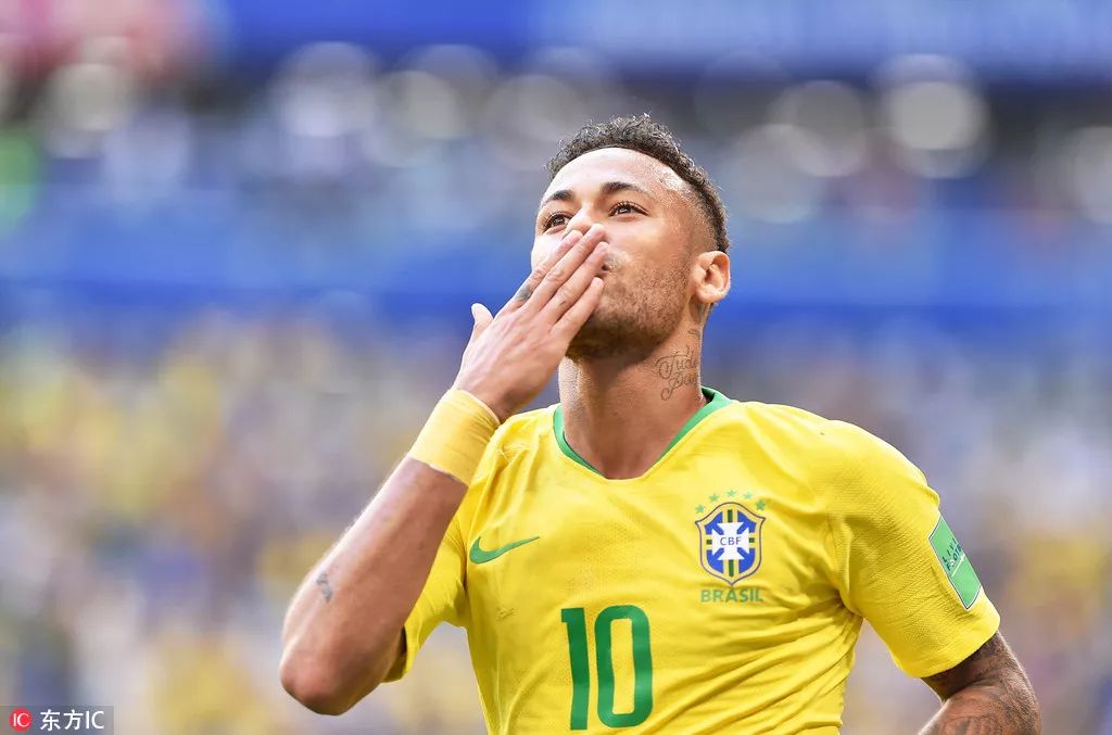 日职半场：古斯塔夫森建功，浦和红钻1-0川崎前锋（半场战报：古斯塔夫森破门，浦和红钻暂1-0领先川崎前锋）